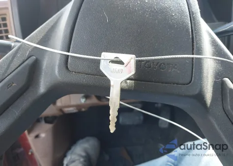 1985 Toyota Pickup 1/2 Ton Rn55 из США, поврежденный, VIN JT4RN55R2F0145546